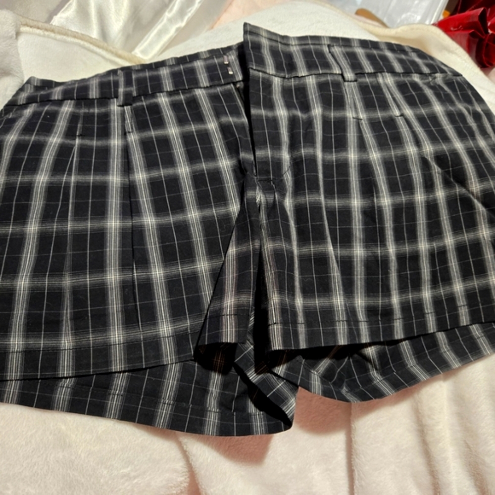 a.n.a Black and White Skorts with Plaid Design Size 14